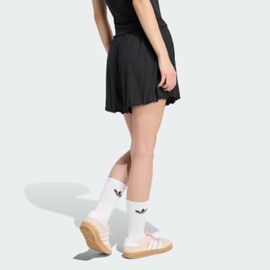 ESSENTIALS SCALLOPED EDGE SHORTS