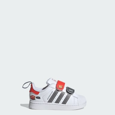 Tenis adidas Pixar Cars Superstar II con Cierre Cómodo para Niños