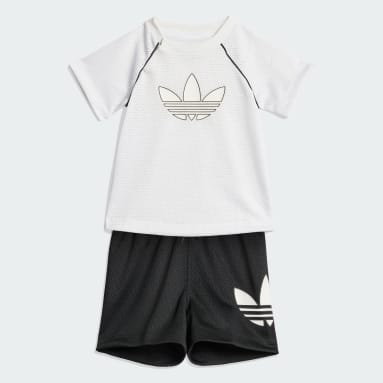 เสื้อยืดและกางเกงขาสั้นผ้าตาข่าย