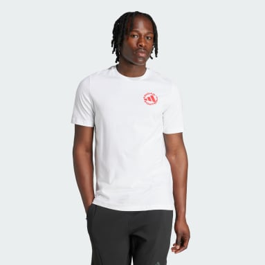 T-shirt grafica con adesivi sul calcio