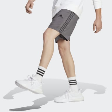 ผู้ชาย Sportswear สีเทา กางเกงขาสั้น AEROREADY Essentials Chelsea 3-Stripes