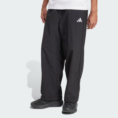 Pantaloni essenziale con piccolo logo e orlo aperto in cucito