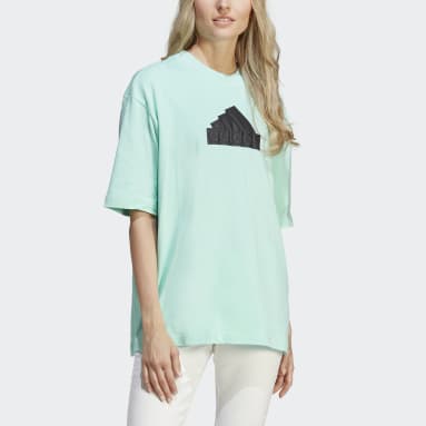 Remera Boyfriend Future Icons Badge of Sport Verde Mujer Sportswear