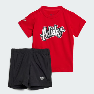 ชุดเสื้อยืดและกางเกงขาสั้นสำหรับเด็ก