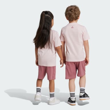 Set Tee dan Celana Pendek Logo Esensial