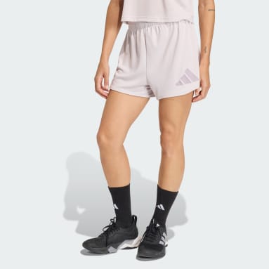 กางเกงขาสั้นโลโก้ขนาดใหญ่ Train Essentials