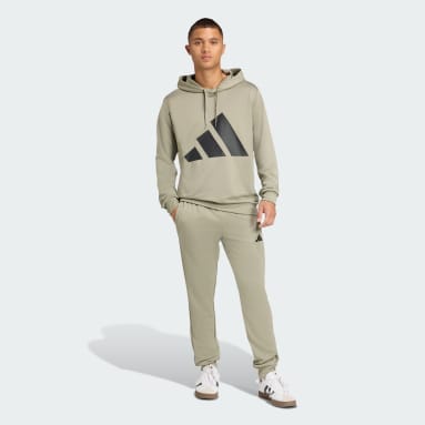 CONJUNTO DEPORTIVO CON GORRO Y LOGO GRANDE