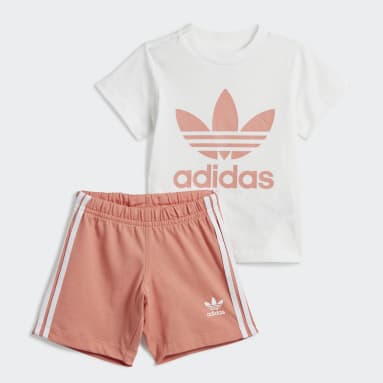 ชุดเสื้อยืดและกางเกงขาสั้น Trefoil