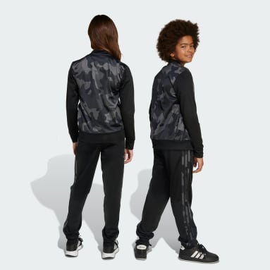 Essenziale stagionale Tuta da ginnastica mimetica bambini con tricot a 3 strisce e stampa su tutta la superficie.