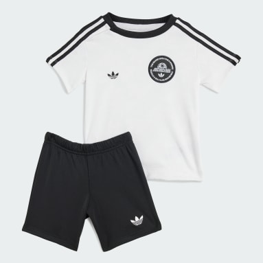 ชุดเสื้อยืดและกางเกงขาสั้นสำหรับเด็ก