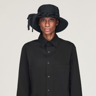 หมวกปีกรอบแต่งสายรัด Y-3