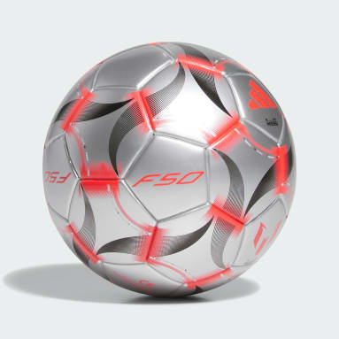 アディダス、選手の「キック」を分析できるスマートサッカー