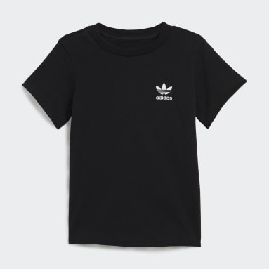 ชุดเสื้อยืดและกางเกงขาสั้น