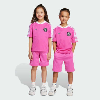 ชุดเสื้อยืดและกางเกงสำหรับเด็ก