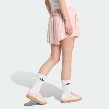 ESSENTIALS SCALLOPED EDGE SHORTS