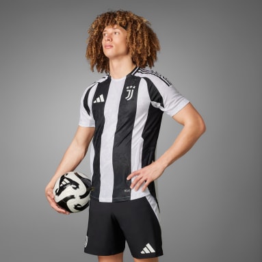 Sogna in grande con i completi da calcio adidas