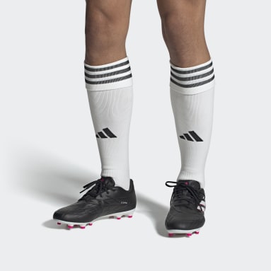 Consigue tus nuevas botas de fútbol negras adidas