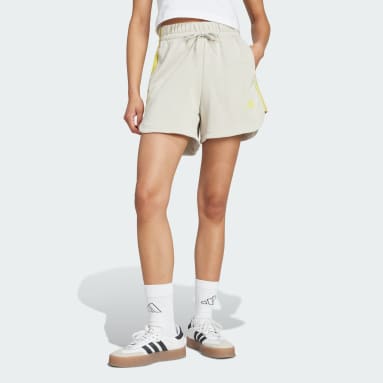 กางเกงขาสั้นพิมพ์ลาย Essentials 3-Stripes