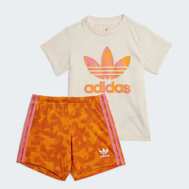 ชุดเสื้อยืดและกางเกงขาสั้นพิมพ์ลายทั้งตัว Summer