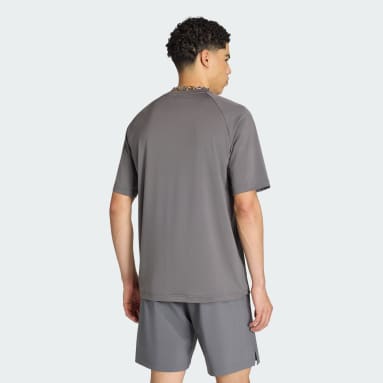 TECH TREFOIL ESSENTIALS POLYESTER TEE