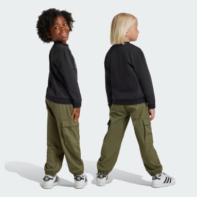 ชุดเสื้อคอกลมและกางเกงพิมพ์ลาย