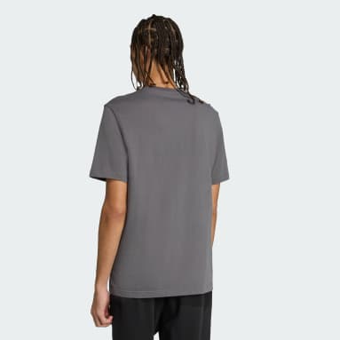 Camiseta con logotipo y estampado de camuflaje