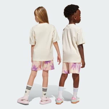 ชุดเสื้อยืดและกางเกงขาสั้น