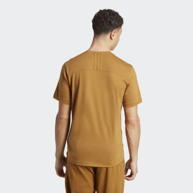Polera de Entrenamiento Yoga Base Café Hombre Studio