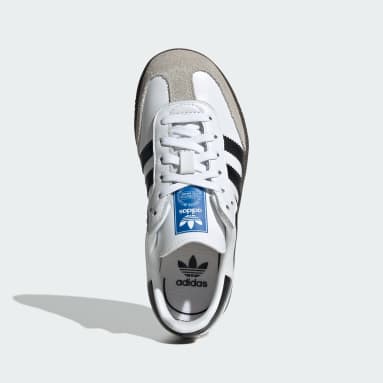 Zapatillas deportivas de niña Adidas en blanco con detalle irisdecentes