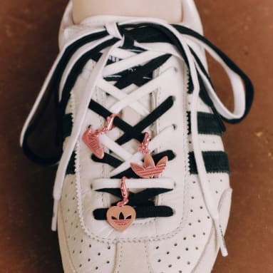 大人気adidasスニーカー　別売りリボン&チャーム付き Amazon | adidas アディダスオリジナルス SAMBAE W サンバ