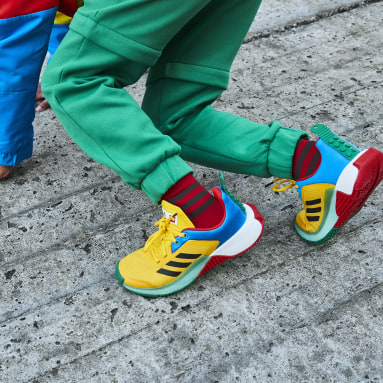 scarpe gialle per bambini