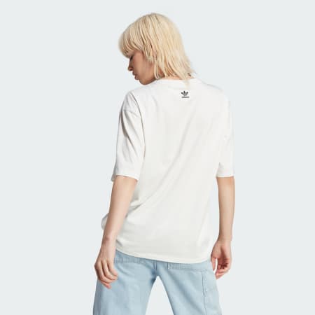 Camiseta Bordada Con El Trifolio Floral