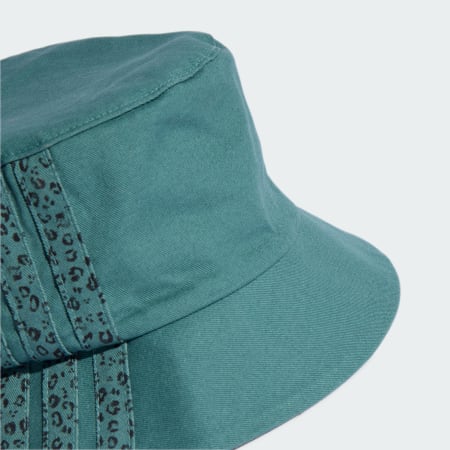 Pălărie pescărească adidas Sportswear cu 3 dungi și imprimeu grafic leopard