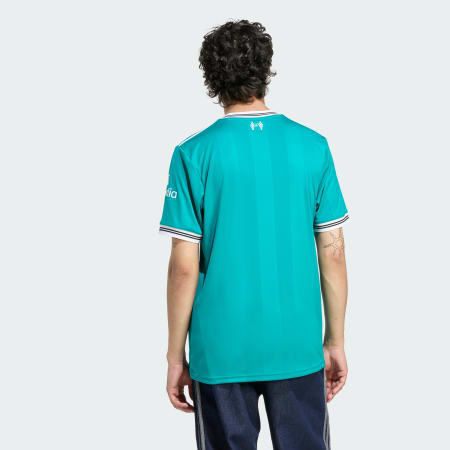 القميص الثالث لنادي ليفربول لكرة القدم موسم 25/26