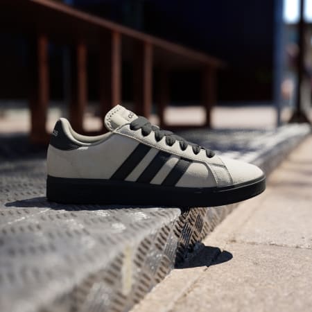 Pantofi Grand Court Base anii 2000