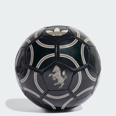 Minge Juventus Club &icirc;n culorile celui de-al treilea echipament