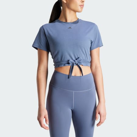 חולצת טי מעטפת ליוגה בסטודיו