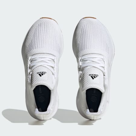 Originals swift run hotsell primeknit trainers in white