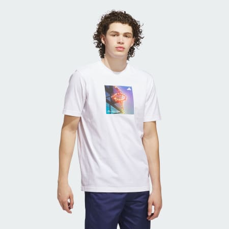 تي شيرت جرافيكي بالخطوط الثلاثة وأضواء كرة السلة