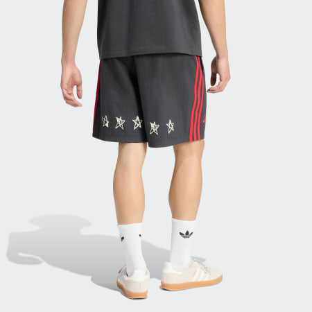 Originals One World Graphic Short