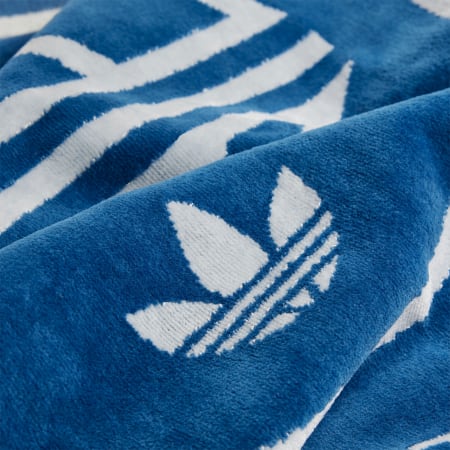 Mod Trefoil Towel
