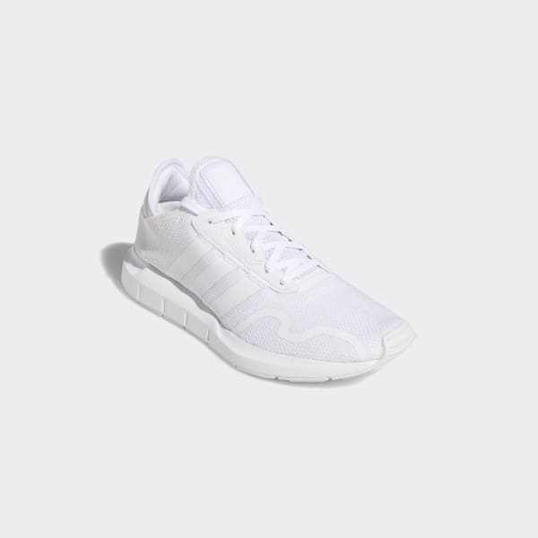 white nike swift run