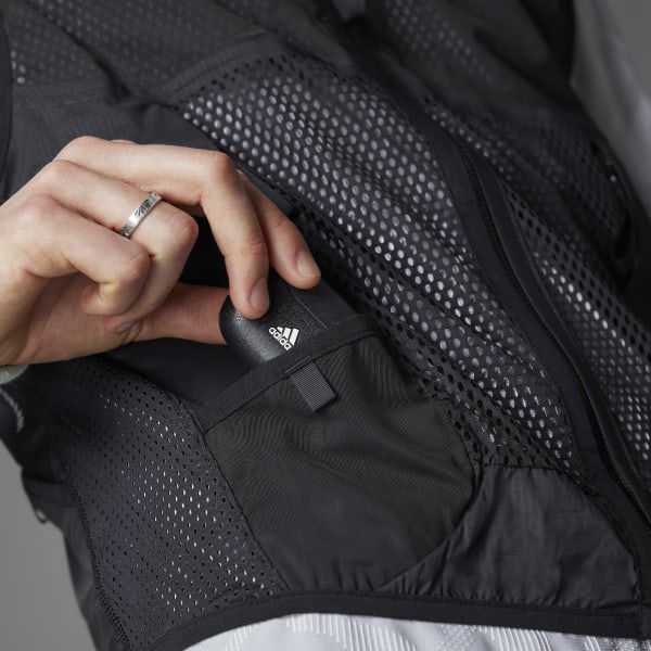 adidas ベスト、ファスナー付きポケット付き adidas（アディダス）の「ADICROSS マルチユースポケット