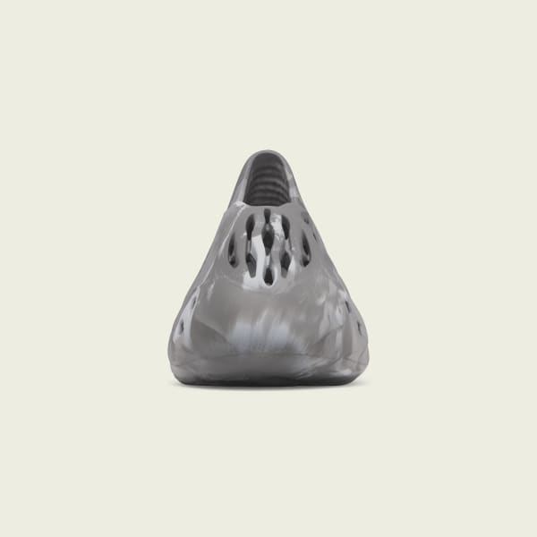 YZY_FOAM_RNR_IE4931_db01_stand