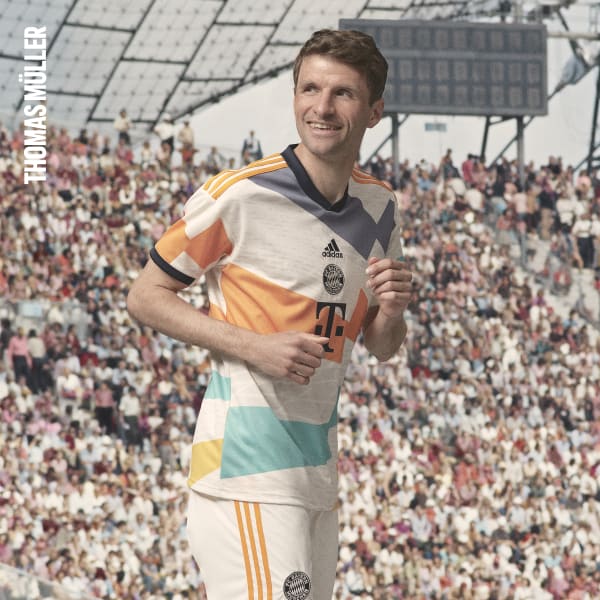 Bezowy FC Bayern 22/23 Fourth Jersey