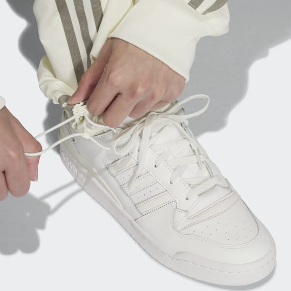 アディダス トラックパンツ（ジャージ） - ベージュ | アディダス ジャパン