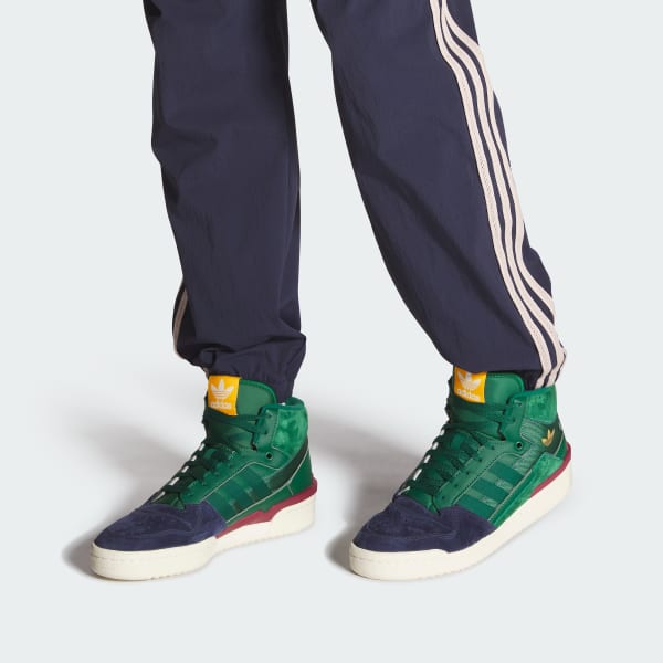 Exhibit adidas top