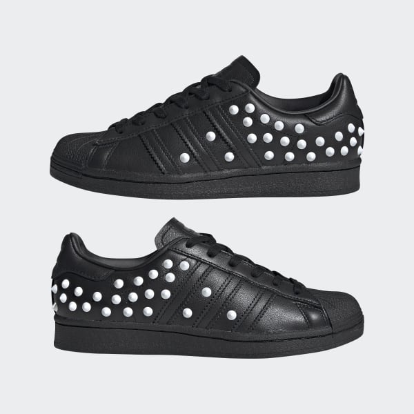 Adidas superstar negras con flores 2025