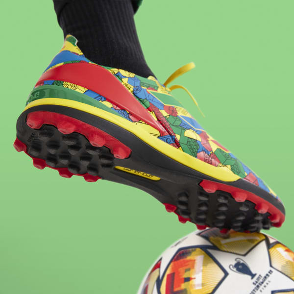 adidas x LEGO® Gamemode TF Hombre Botas de fútbol con suela multitacos  GW8555