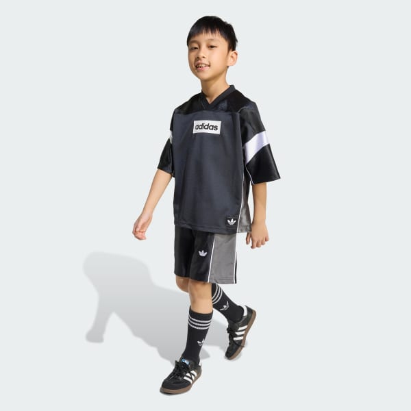 สีดำ ชุดเสื้อยืดและกางเกงขาสั้นสำหรับเด็ก